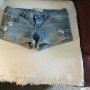 🌻Hollister junior Jean cutoffs.🌻